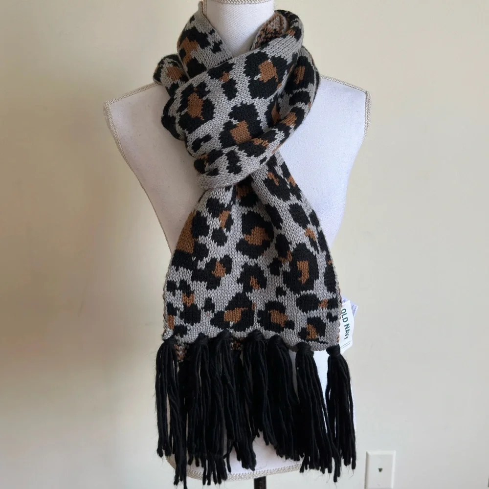 Old navy || womans Leopard Print Scarf with Fringe